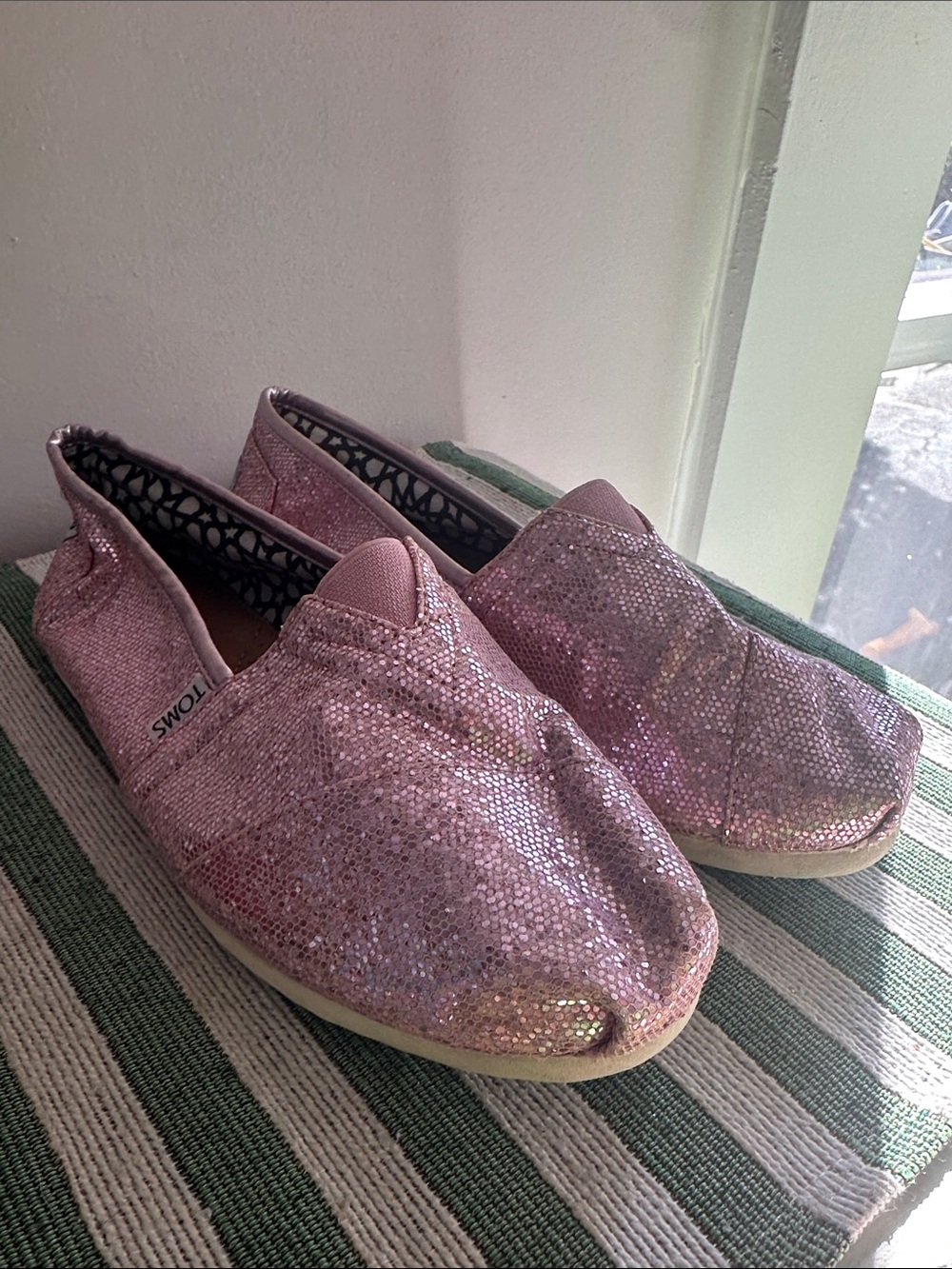 Toms Kids Slip-On Moccasins in Sparkling Pink